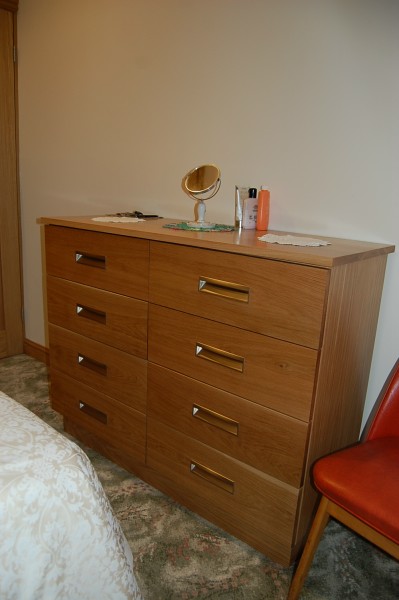 chest of drawers