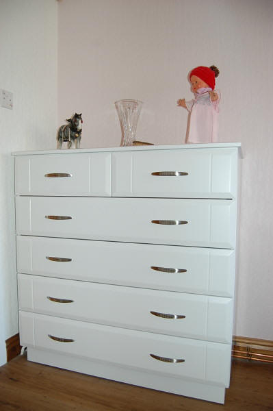 chest of drawers