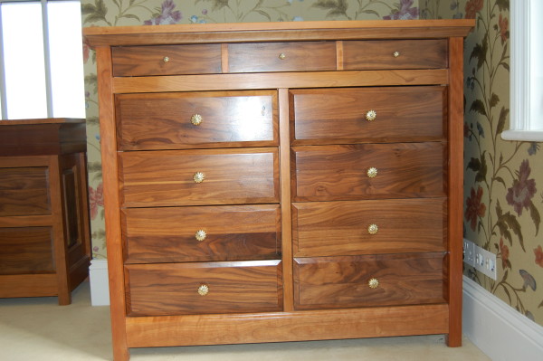 chest of drawers