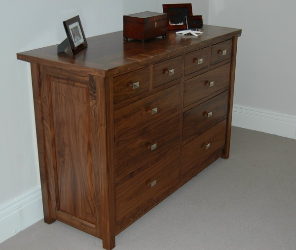 chest of drawers